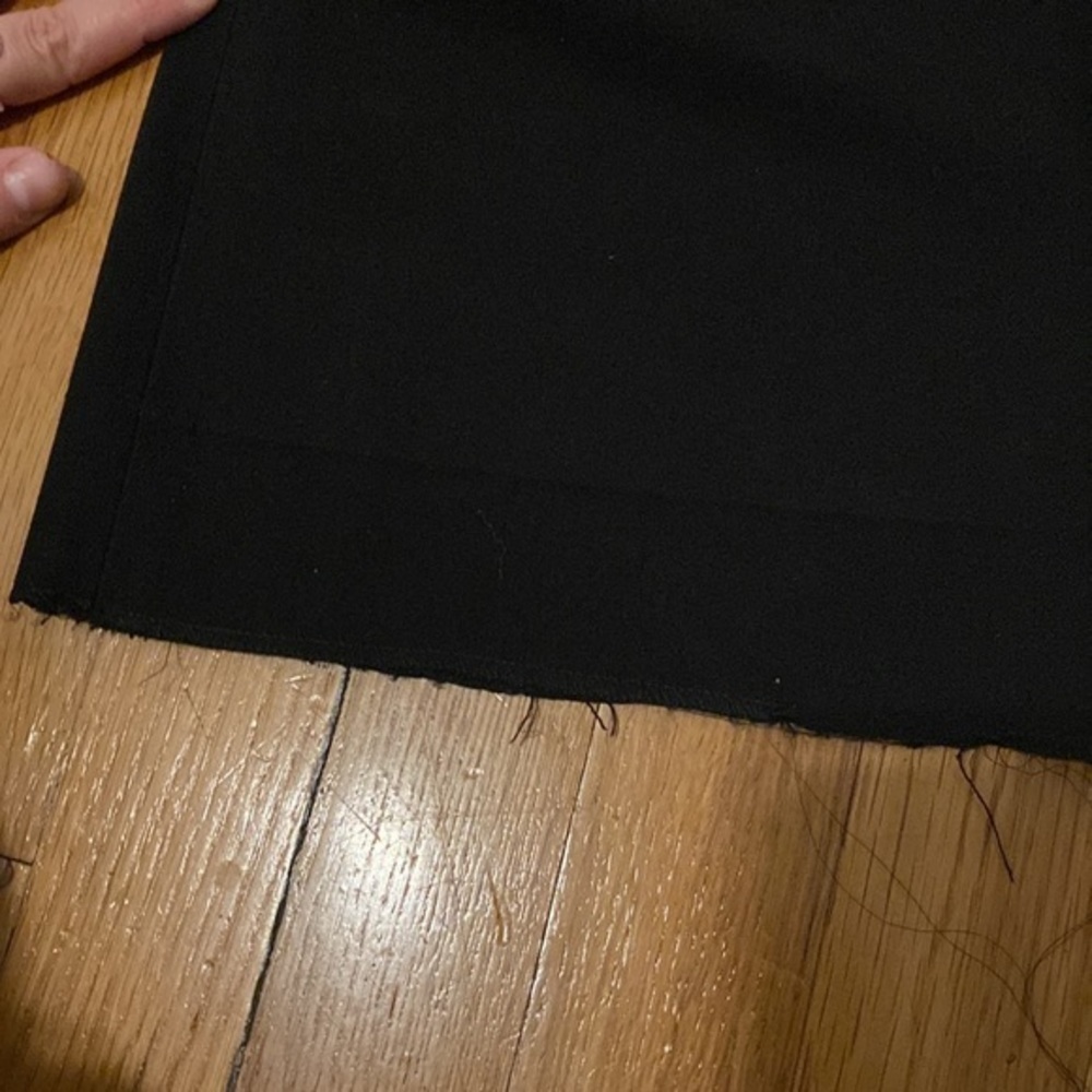 Elie Tahari black dress pants one seam needs repair on bottom of pant leg size 8 - Picture 3 of 6